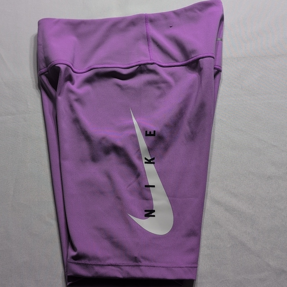 Nike Women's Purple Shorts Size Small - Picture 6 of 6